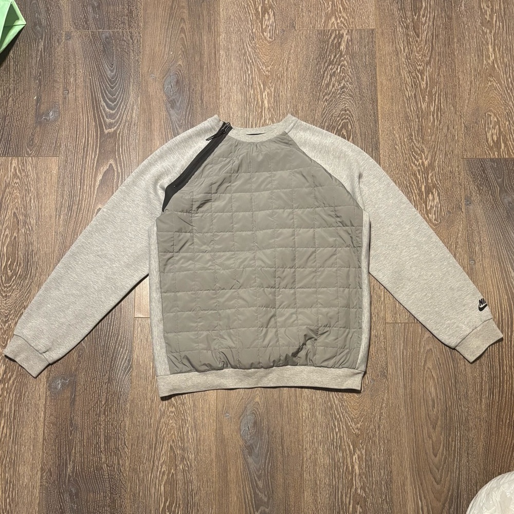 Nike Medium Quilted Front Crewneck with Light Gray Sleeves